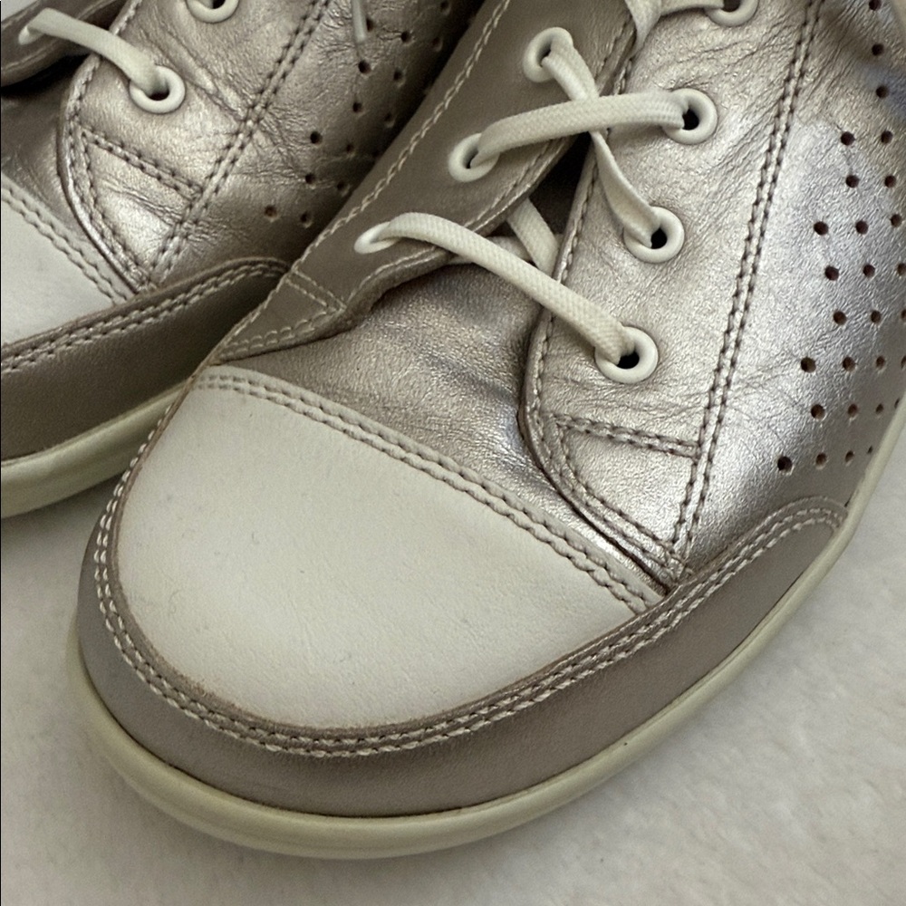 Finn Comfort | Charlotte Perforated Leather Sneaker Silver/White (EU 41/US 10) - Picture 5 of 15